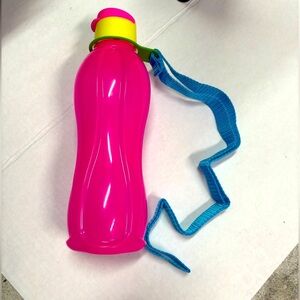 Tupperware Vibrant Pink Water Bottle with Blue Strap